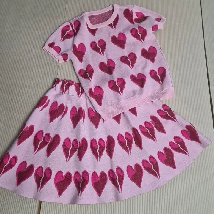 [BUNJANG] Pink Heart Knit Two-Piece Set / 핑크 하트 니트 상하세트 투피스