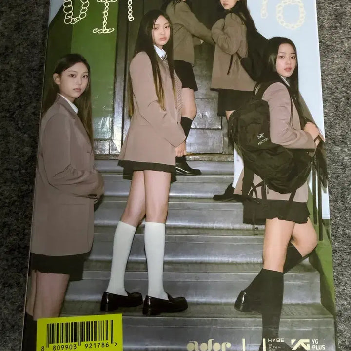 [BUNJANG] NewJeans OMG Album Signed by All Members / 비매 뉴진스 OMG 멤버 전원 싸인 앨범