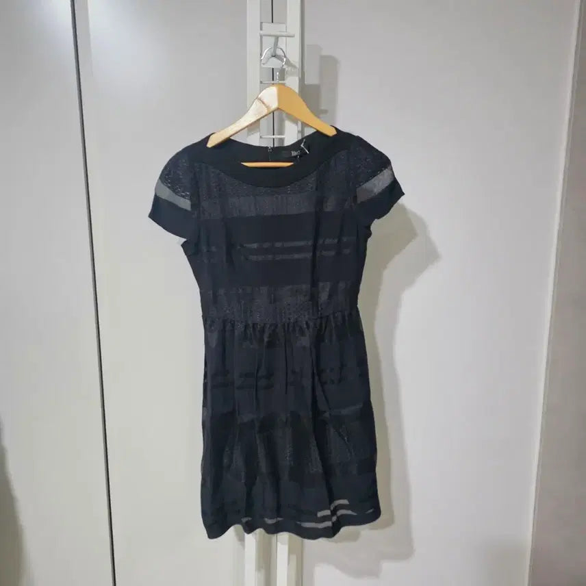 [BUNJANG] Vista Short-Sleeve Midi Dress / 비스타 블랙 반팔 원피스