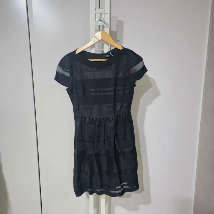[BUNJANG] Vista Short-Sleeve Midi Dress / 비스타 블랙 반팔 원피스