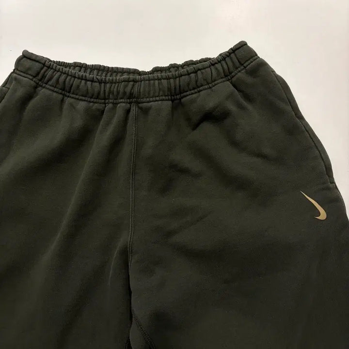 [BUNJANG] Nike x Billie Eilish Olive Swoosh Training Pants (L) / [L] 나이키 빌리아일리쉬 스우시 올리브 트레이닝 바지 팬츠 E37