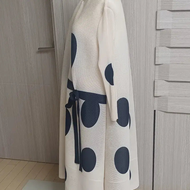 [BUNJANG] Ivory Dot Pleated Long Dress / 아이보리 도트 플리츠 롱 원피스
