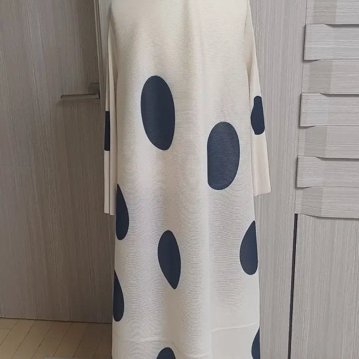 [BUNJANG] Ivory Dot Pleated Long Dress / 아이보리 도트 플리츠 롱 원피스