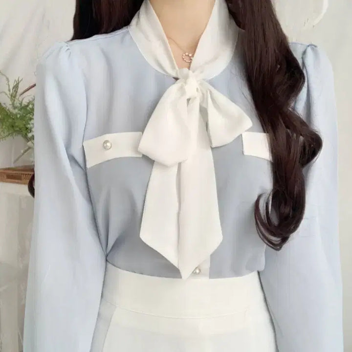 [BUNJANG] Blue and White Ribbon Blouse with Pearl Embellishments / BL262 배색 진주 장식 리본 블라우스