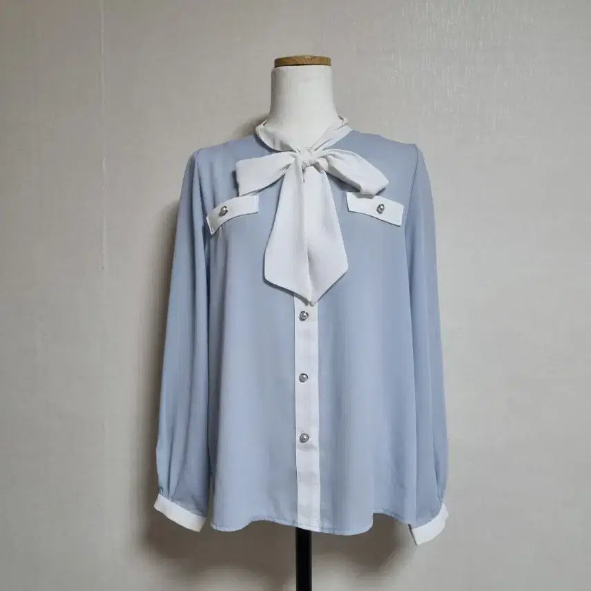 [BUNJANG] Blue and White Ribbon Blouse with Pearl Embellishments / BL262 배색 진주 장식 리본 블라우스
