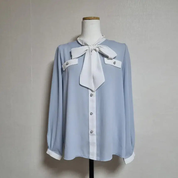 [BUNJANG] Blue and White Ribbon Blouse with Pearl Embellishments / BL262 배색 진주 장식 리본 블라우스