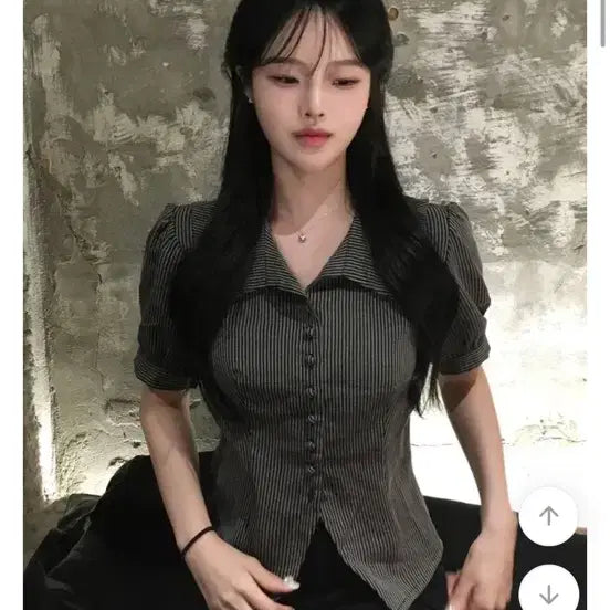 [BUNJANG] Stripe Pin-Tuck Blouse / 에이블리 스트라이프 카라 핀턱 블라우스