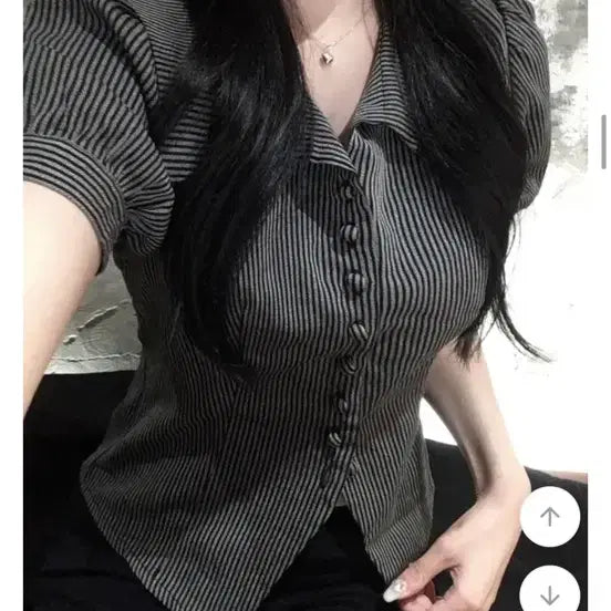 [BUNJANG] Stripe Pin-Tuck Blouse / 에이블리 스트라이프 카라 핀턱 블라우스