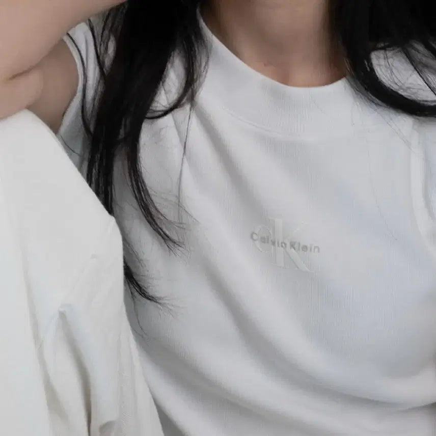 [BUNJANG] Calvin Klein Jeans CK Cropped T-Shirt / 캘빈클라인 ck크롭 반팔 티셔츠
