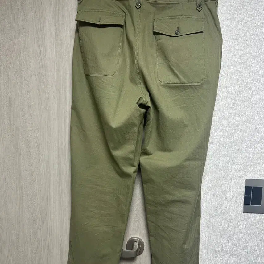 [BUNJANG] The Gizz x Hazzys Olive British Fatigue Pants XL / 더가이즈 해지스 콜라보 올리브 브리티쉬 퍼티그팬츠 xl사이즈