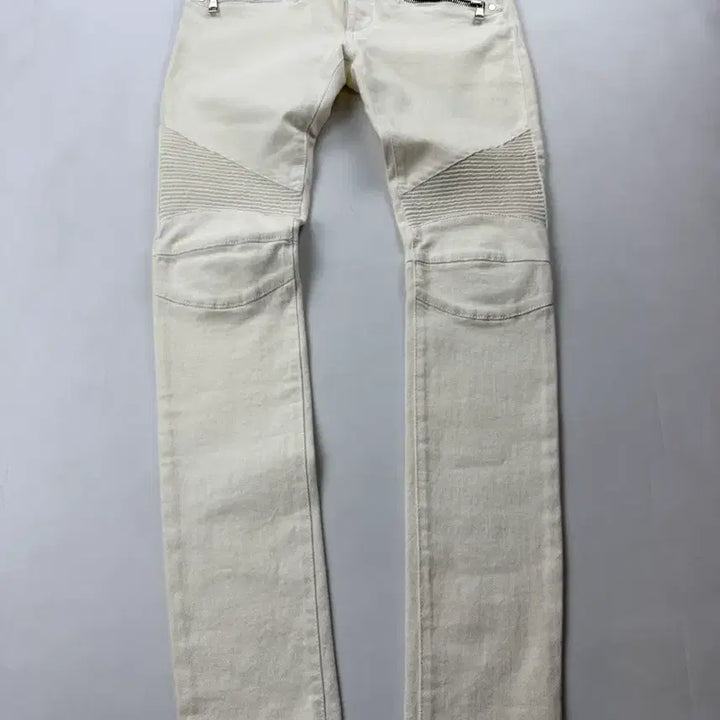 [BUNJANG] Balmain Embroidered &amp; Leather Patch White Biker Jeans / 발망 자수&amp;가죽패치 화이트 바이커 진