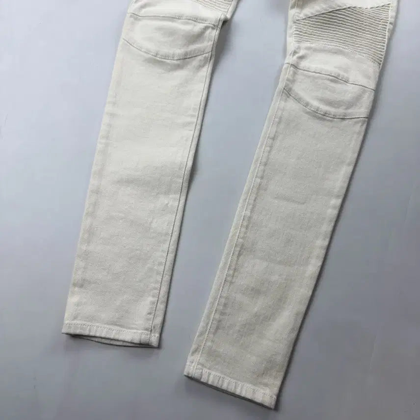 [BUNJANG] Balmain Embroidered &amp; Leather Patch White Biker Jeans / 발망 자수&amp;가죽패치 화이트 바이커 진