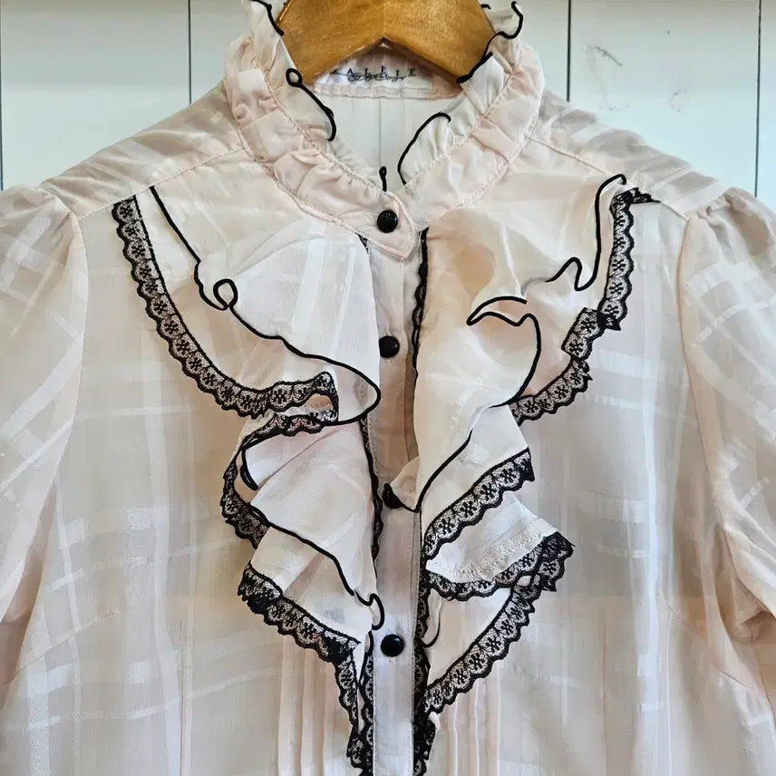 [BUNJANG] GALFIT Frill Lace Check Blouse / 프릴 레이스 체크 블라우스
