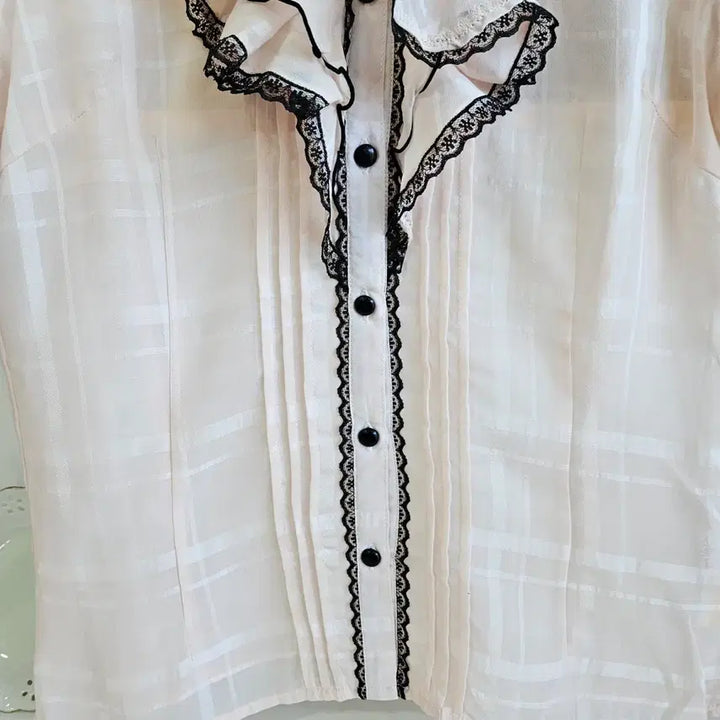 [BUNJANG] GALFIT Frill Lace Check Blouse / 프릴 레이스 체크 블라우스