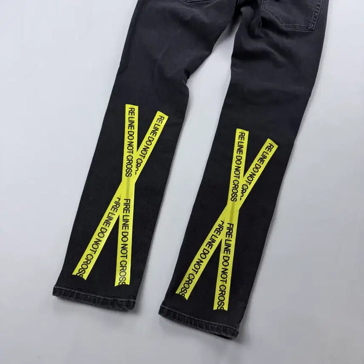 [BUNJANG] Off-White Fire Tape Black Denim Pants / 오프화이트 파이어 테이프 블랙 데님 팬츠