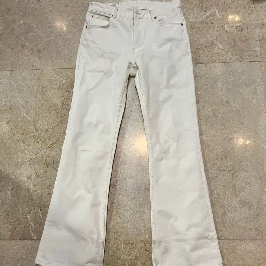 [BUNJANG] ZARA JAPAN Disney Collaboration White Bootcut Denim Jeans / 자라재팬 디즈니 콜라보 부츠컷화이트데님