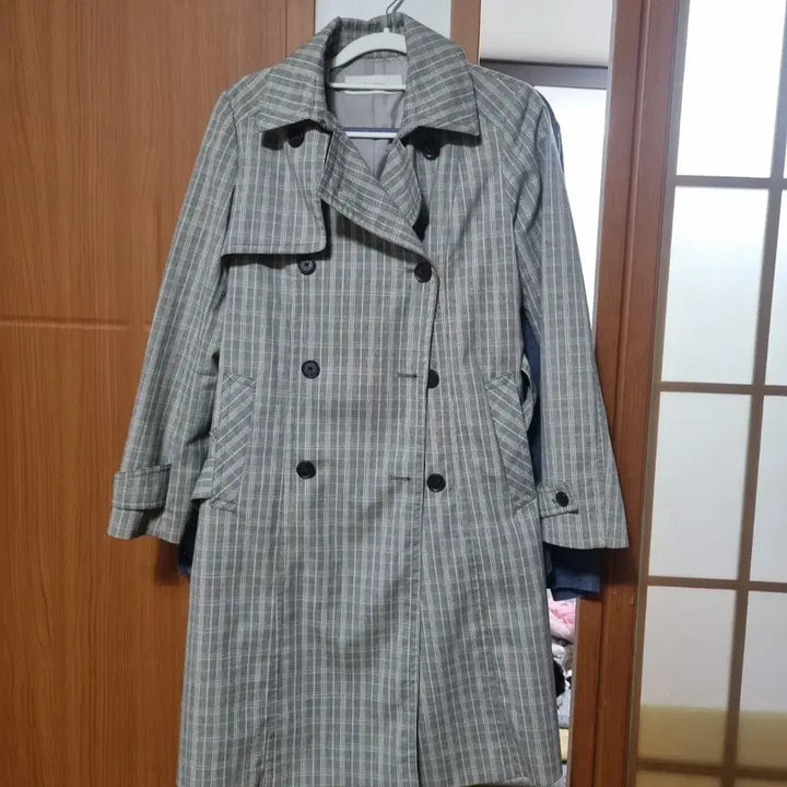 [BUNJANG] The Izzat Check Trench Coat / 더아이잗체크 트렌치 코트