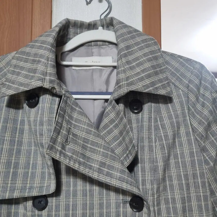 [BUNJANG] The Izzat Check Trench Coat / 더아이잗체크 트렌치 코트