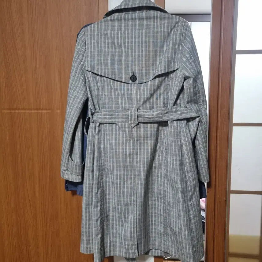 [BUNJANG] The Izzat Check Trench Coat / 더아이잗체크 트렌치 코트