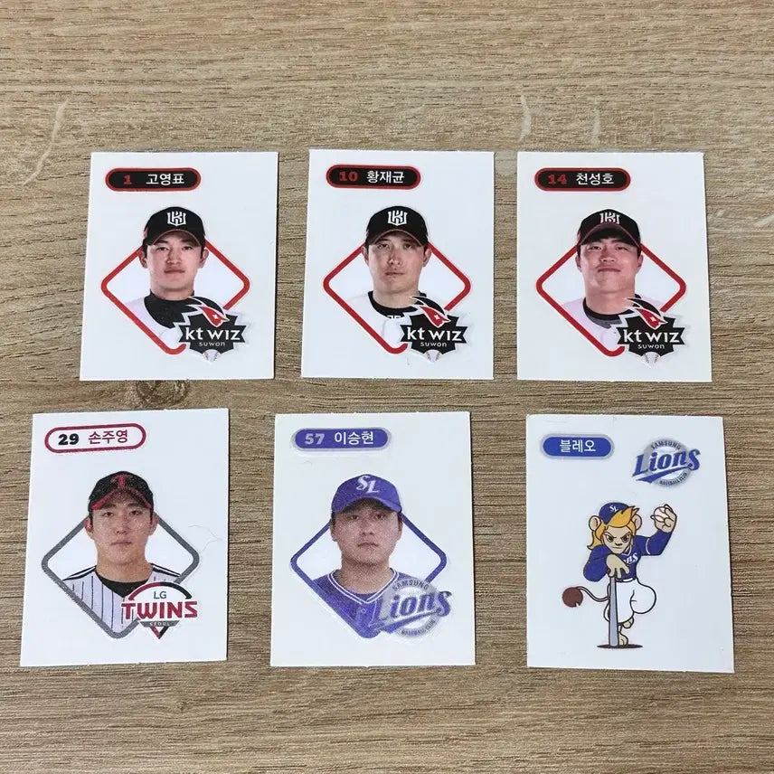 [BUNJANG] KBO Looney Tunes Sticker Set featuring Go Young-pyo, Hwang Jae-gyun, Cheon Seong-ho, Son Joo-young (KT/LG/Samsung) / KBO빵 크보빵 띠부띠부씰 고영표 황재균 천성호 손주영 KT/LG/삼성