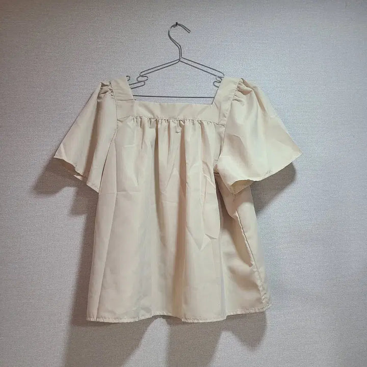 [BUNJANG] Light Beige Puff Short Sleeve Blouse / 연베이지 퍼프 반팔 블라우스