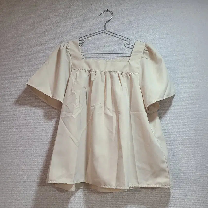 [BUNJANG] Light Beige Puff Short Sleeve Blouse / 연베이지 퍼프 반팔 블라우스