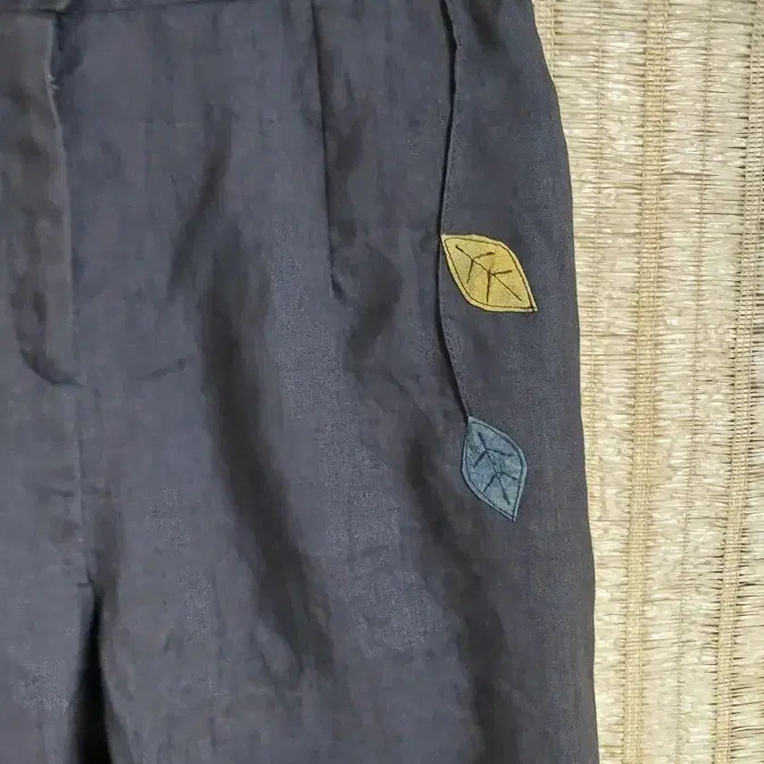 [BUNJANG] Navy Leaf Embroidery Cotton Linen Pants - Daily Hanbok Style / 새제품)네이비 잎사귀 자수 면마바지 생활한복