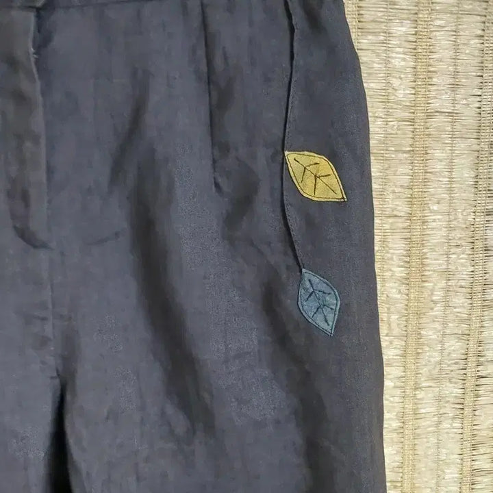 [BUNJANG] Navy Leaf Embroidery Cotton Linen Pants - Daily Hanbok Style / 새제품)네이비 잎사귀 자수 면마바지 생활한복