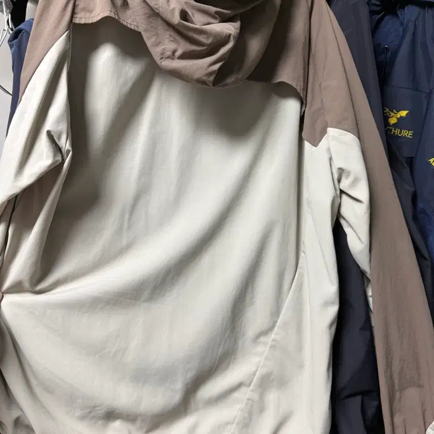 [BUNJANG] Sansan Gear Windbreaker Size 3 / 산산기어 바람막이 3사이즈