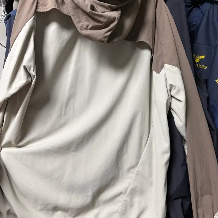 [BUNJANG] Sansan Gear Windbreaker Size 3 / 산산기어 바람막이 3사이즈
