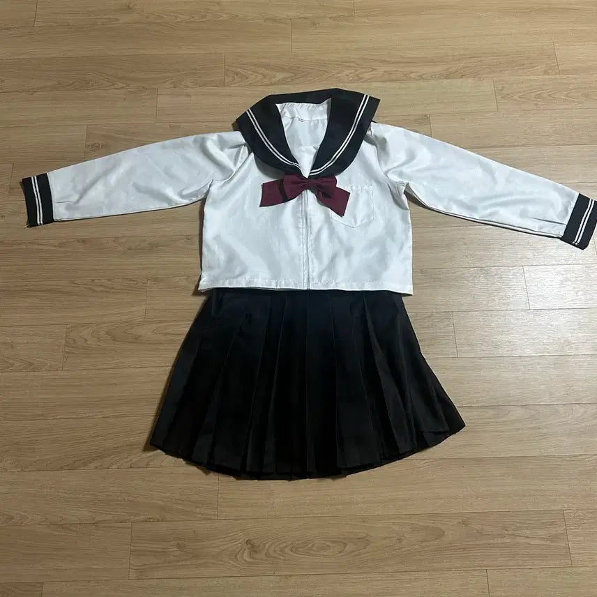[BUNJANG] Sailor Uniform Skirt Set - Size M (Fits Small) / 졸사컨셉 졸업사진 컨셉사진 세라복 판매