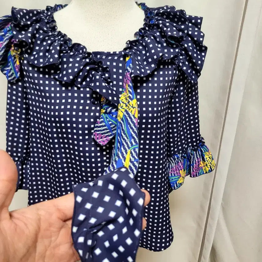 [BUNJANG] Luckychouette Frill Blouse / 럭키슈에뜨 프릴블라우스