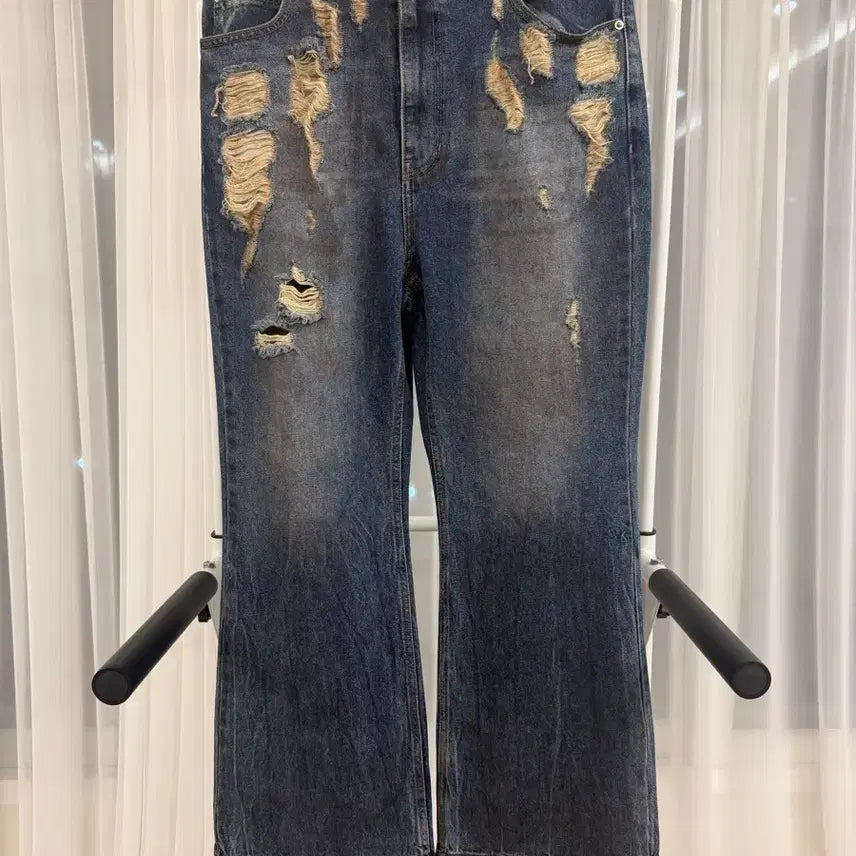 [SOLD OUT] 준지 24fw 오일워싱 디스 데님 팬츠 46사이즈 팝니다