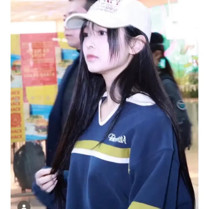 [BUNJANG] Teket V-Neck Sweatshirt / (뉴진스 하니맨투맨) Teket 테켓 스웻셔츠 *존예보장*