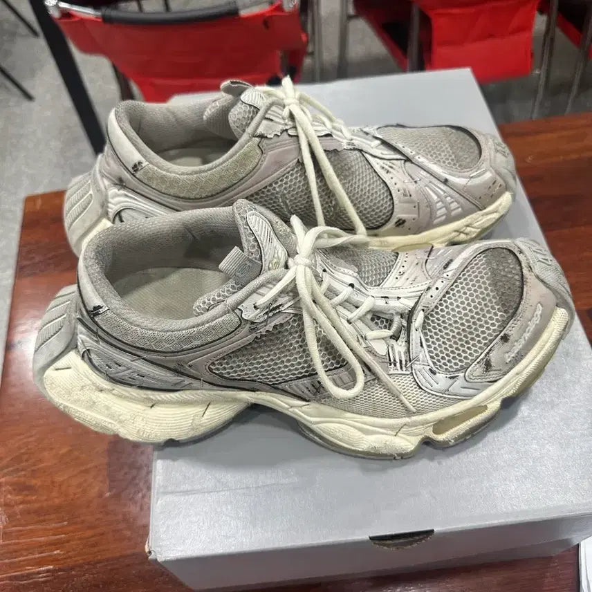 [BUNJANG] Balenciaga Staple Eggshell Sneakers / 발렌시아가 스테이플러 에그쉘 44