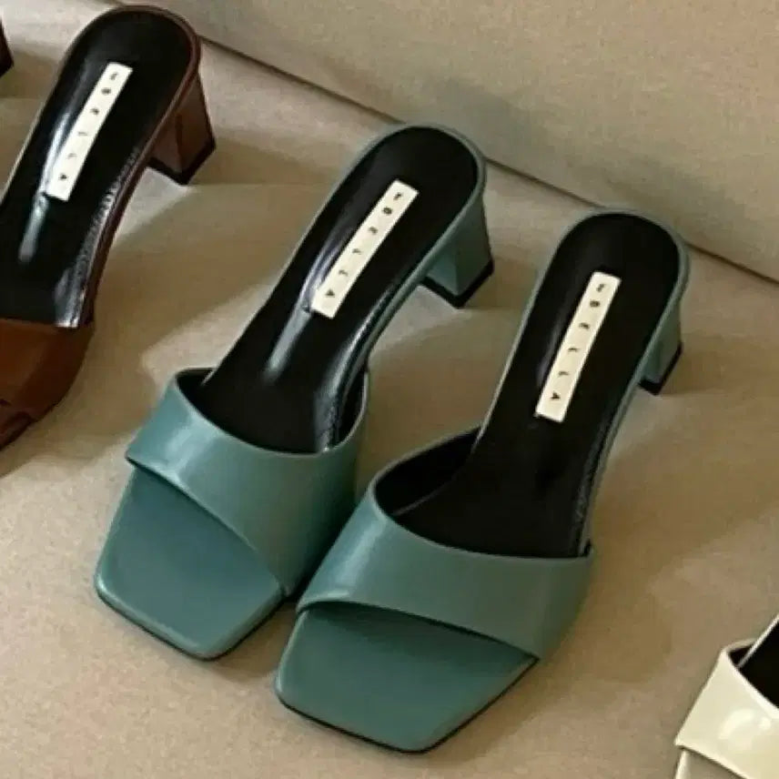 [BUNJANG] Green Leather Sandals (235) / 소가죽 그린 샌들 235
