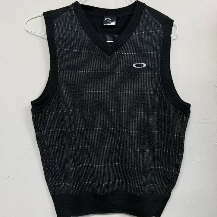 [BUNJANG] Oakley Knit Vest / 오클리 Oakley 니트 조끼 베스트