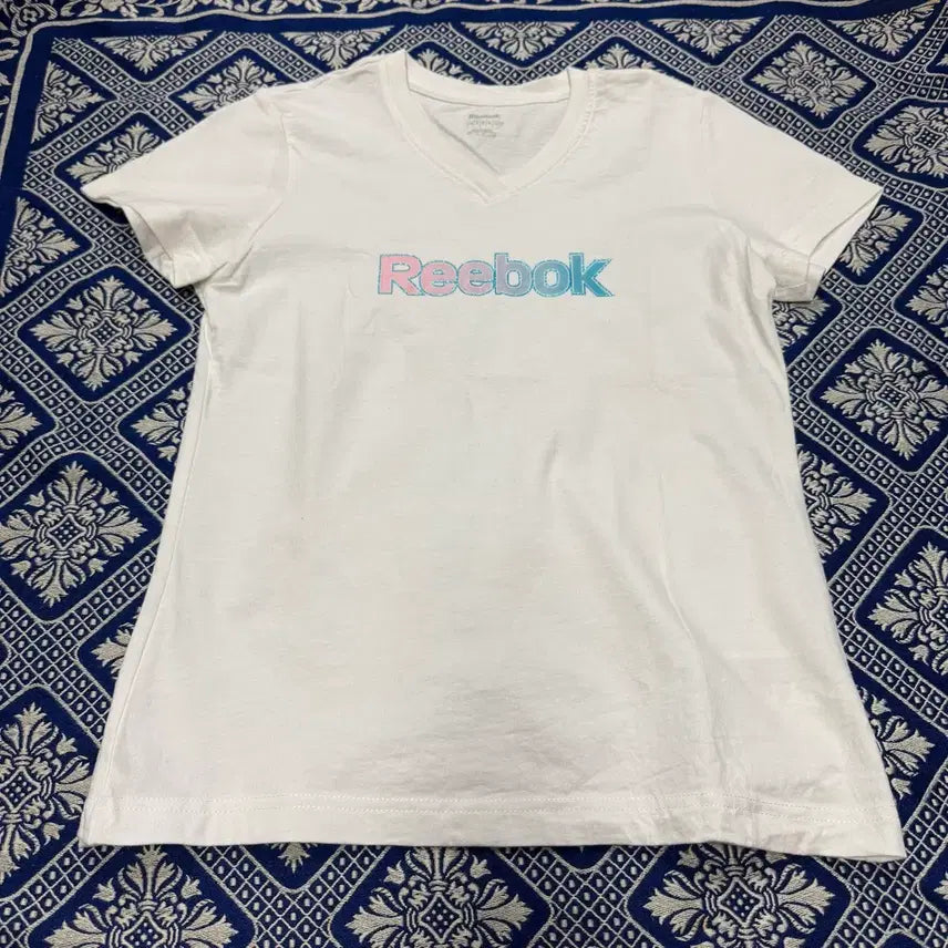 [BUNJANG] Reebok Glitter Logo V-Neck T-Shirt / 리복 reebok 글리터로고 브이넥 티셔츠