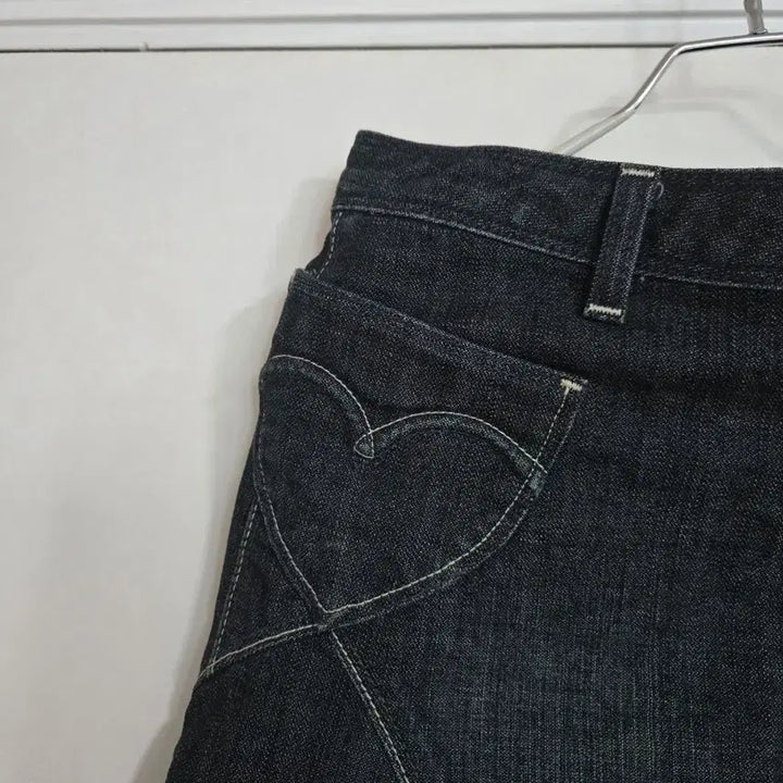[BUNJANG] Denim Mini Skirt with Heart Pockets / 데님 미니스커트