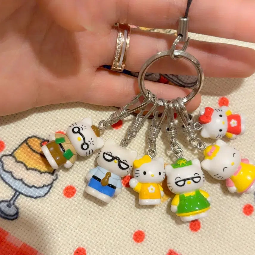 [BUNJANG] Vintage Sanrio Hello Kitty Family Figure Keychain Set / 고전 산리오 헬로키티 가족 피규어 키링 세트