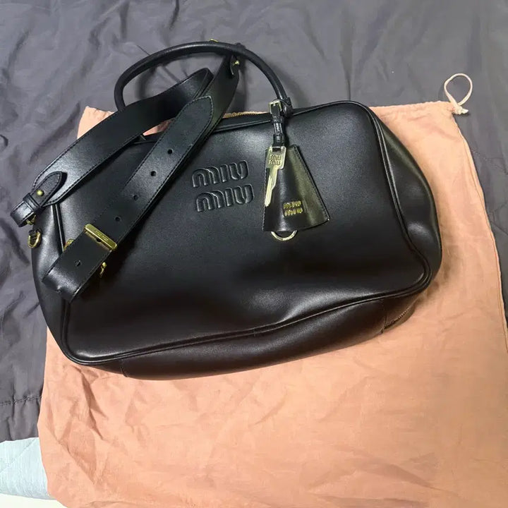 [BUNJANG] Miu Leather Hobo Tote Bag with Keyring / 보부상백 미우 레더 토트백 + 키링