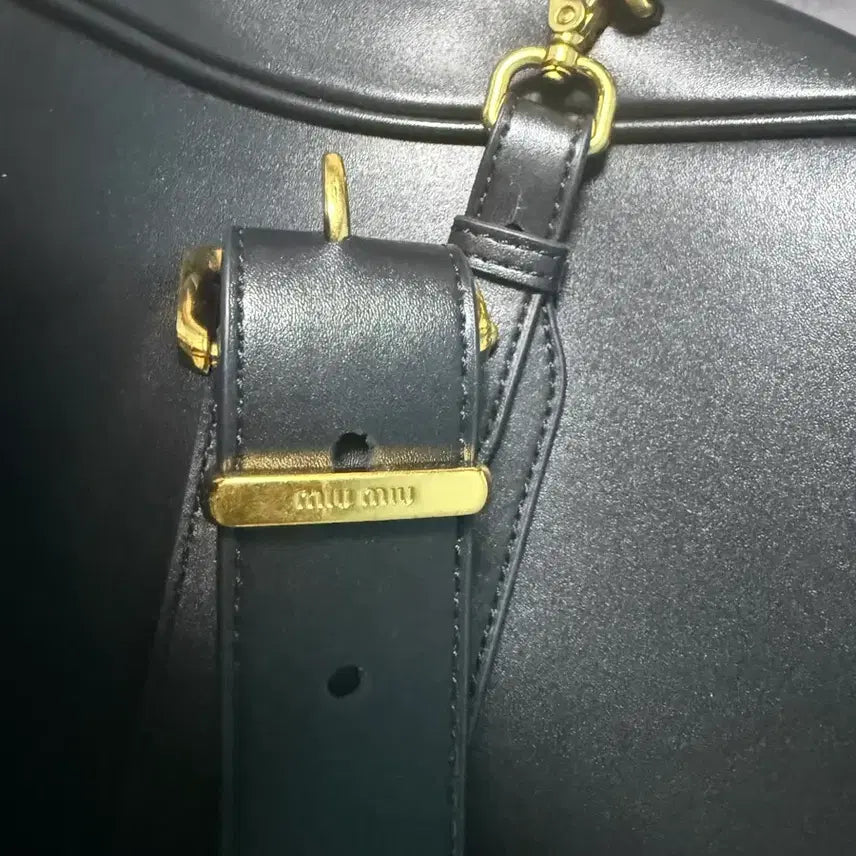 [BUNJANG] Miu Leather Hobo Tote Bag with Keyring / 보부상백 미우 레더 토트백 + 키링