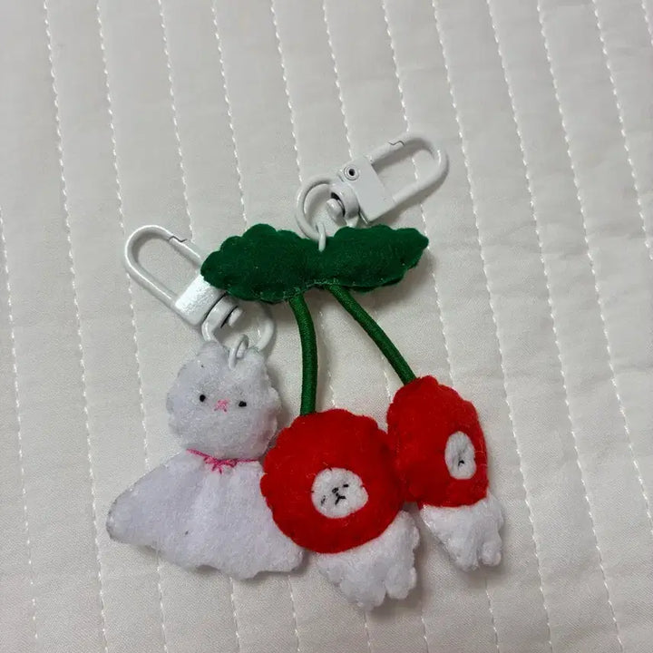 [BUNJANG] Donnery Felt Cat Ghost Cherry Keychain / 도너리 펠트 키링 고양이유령 체리