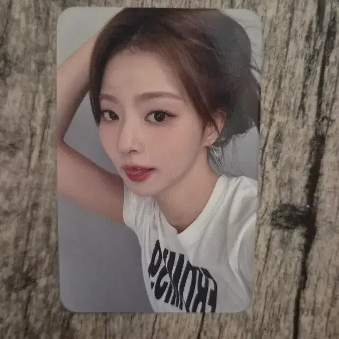[BUNJANG] fromis_9 Lee Nagyung DIMA MU Lucky Draw Photocard / 프로미스나인 이나경 디마뮤 머묶포카