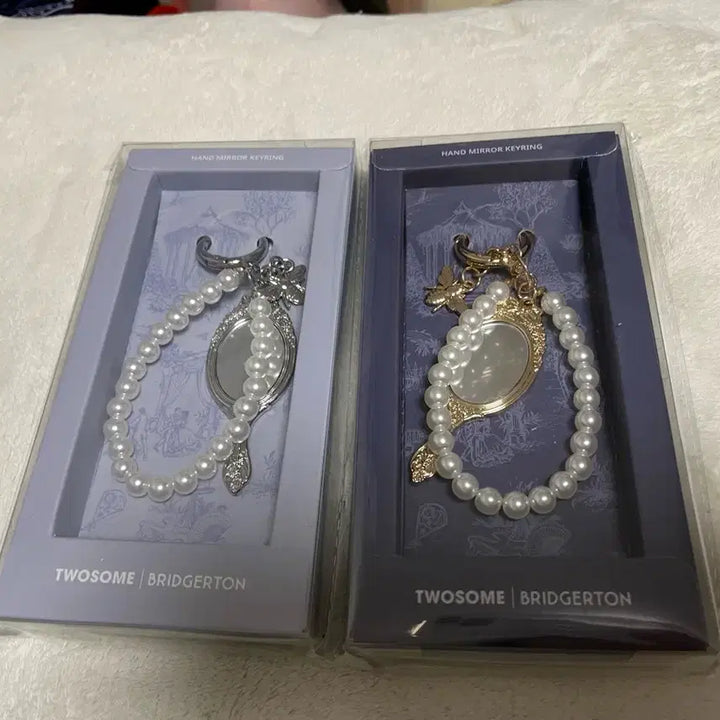 [BUNJANG] A Twosome Place Bridgerton Hand Mirror Keyring Set (Silver/Gold) / 투썸 브리저튼 핸드미러 키링 실버/골드세트 미개봉새상품