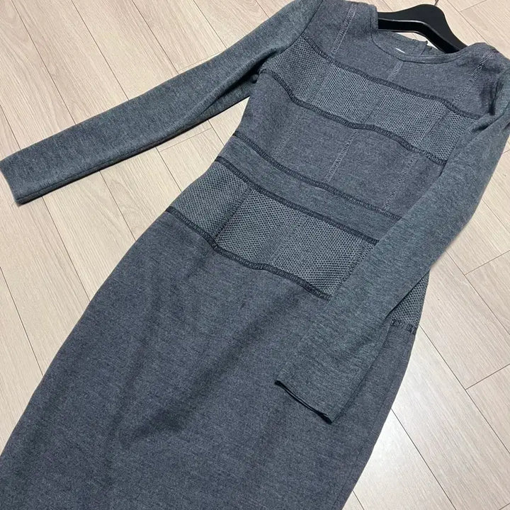 [BUNJANG] MICHAA 100% Wool Knit Paneling Color Block Dress / 미샤 MICHAA 울100% 니트 펀칭 배색 원피스 그레이회색오피스룩정장