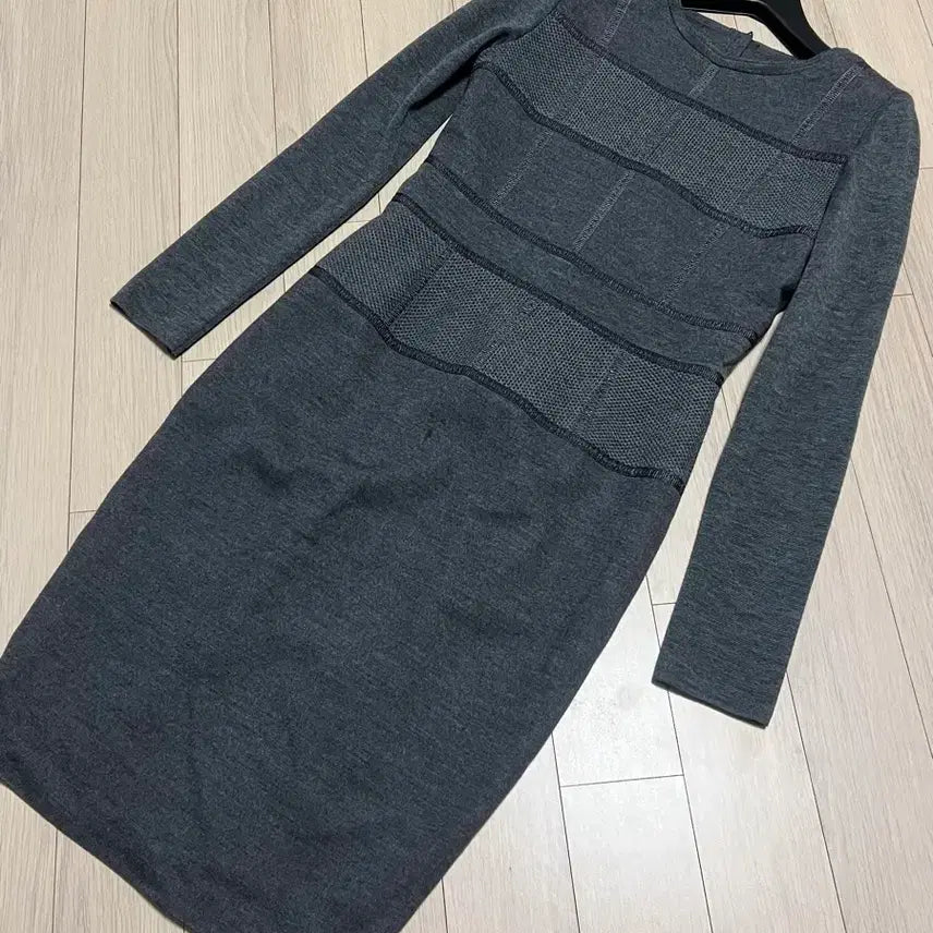 [BUNJANG] MICHAA 100% Wool Knit Paneling Color Block Dress / 미샤 MICHAA 울100% 니트 펀칭 배색 원피스 그레이회색오피스룩정장