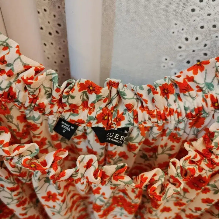 [BUNJANG] Red Floral Off-Shoulder Blouse / 플라워 오프숄더 블라우스 레드 꽃무늬