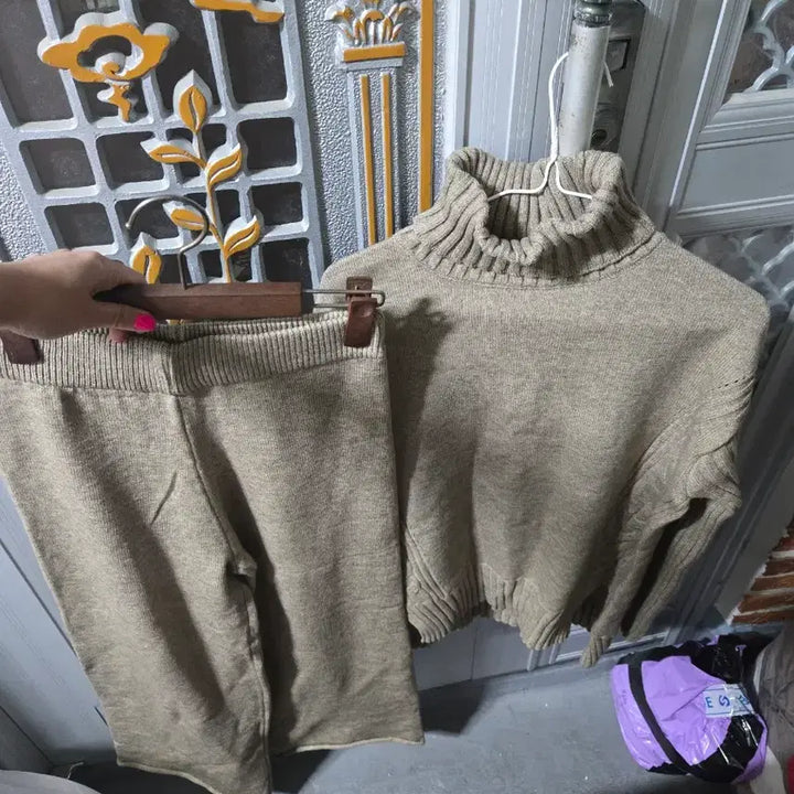 [BUNJANG] Knit Turtleneck Top and Bottom Set / 니트 터틀넥 상하의 세트