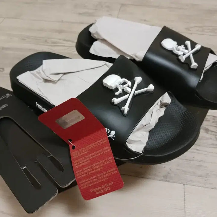 [BUNJANG] Havaianas x Mastermind Slide Black (Size 250) / [새상품] 하바이아나스 x 마스터마인드 슬리퍼 블랙 250